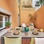 Styling In Historic Center Lissabon