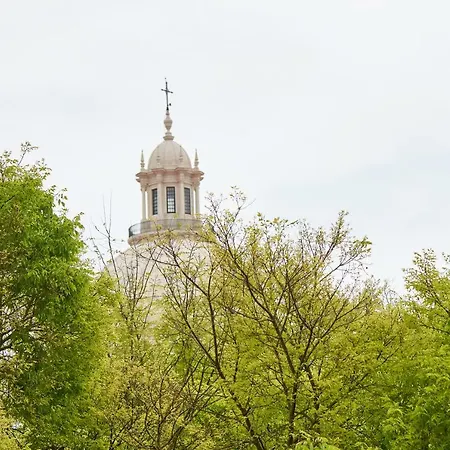 Styling In Historic Center Лиссабон