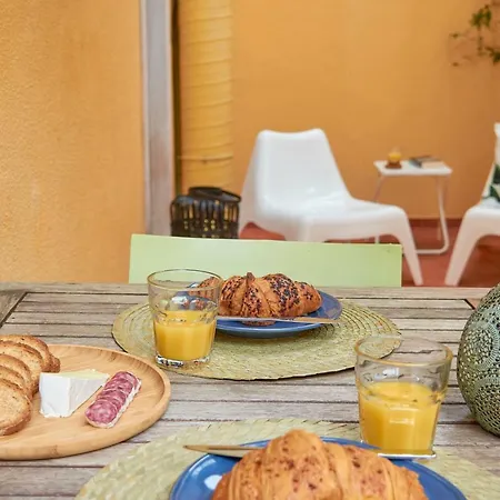 Styling In Historic Center Lizbona